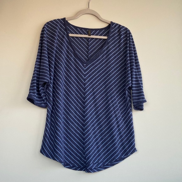 Loose top with 1/2 sleeves - Picture 3 of 3